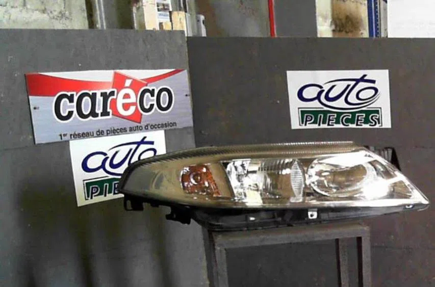 Phare droit Renault LAGUNA II (BG0-1_) 1.6 16v (bg0a, bg0l) (2001-2005) occasion