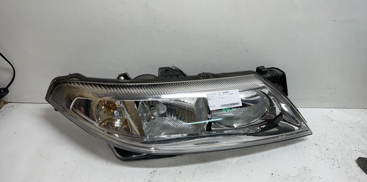 Phare droit Renault LAGUNA II (BG0-1_) 1.8 16v (bg04, bg0b, bg0c, bg0v) (2001-2005) occasion