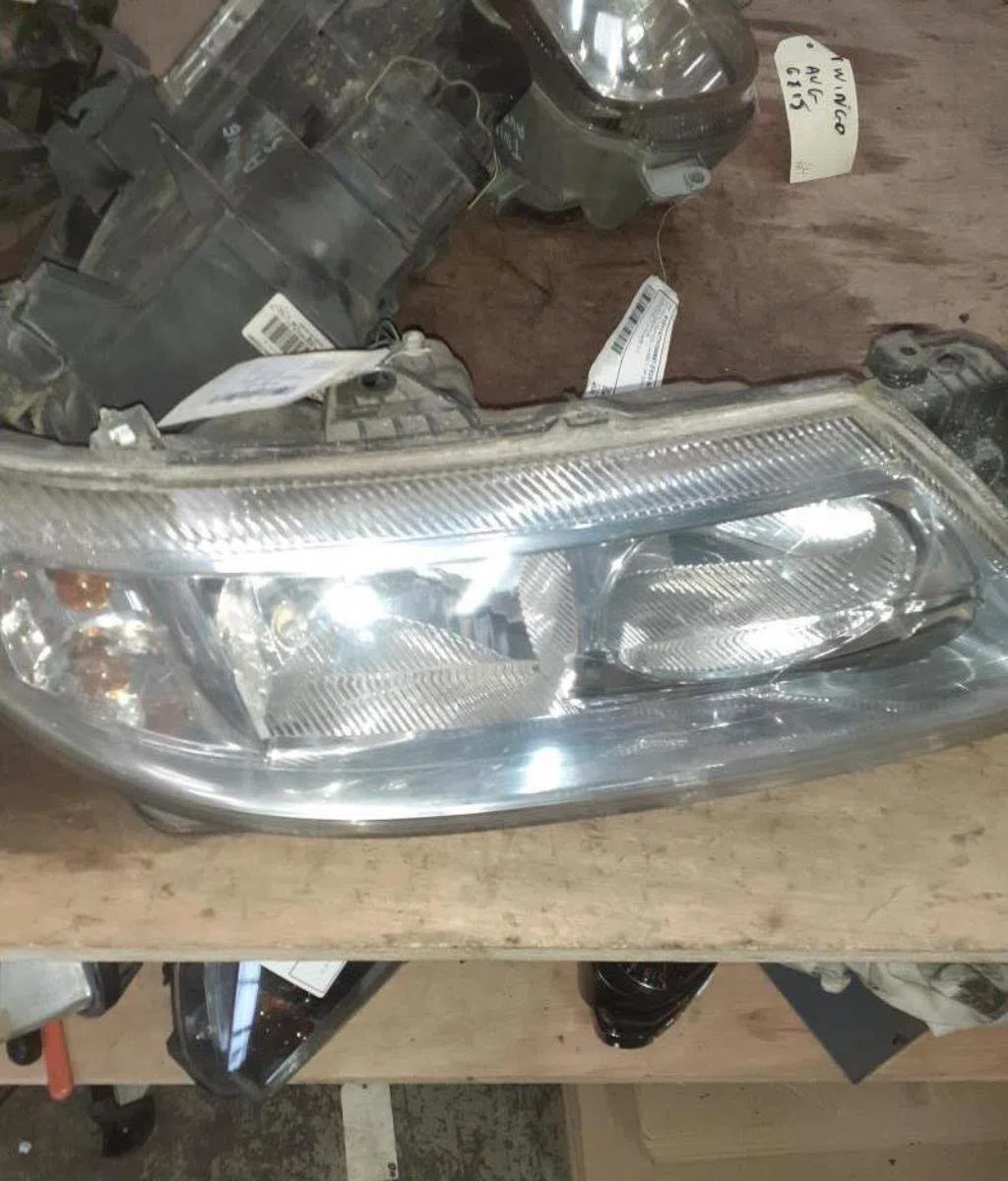 Phare droit Renault LAGUNA II (BG0-1_) 1.9 dci (bg08, bg0g) (2001-2007) occasion