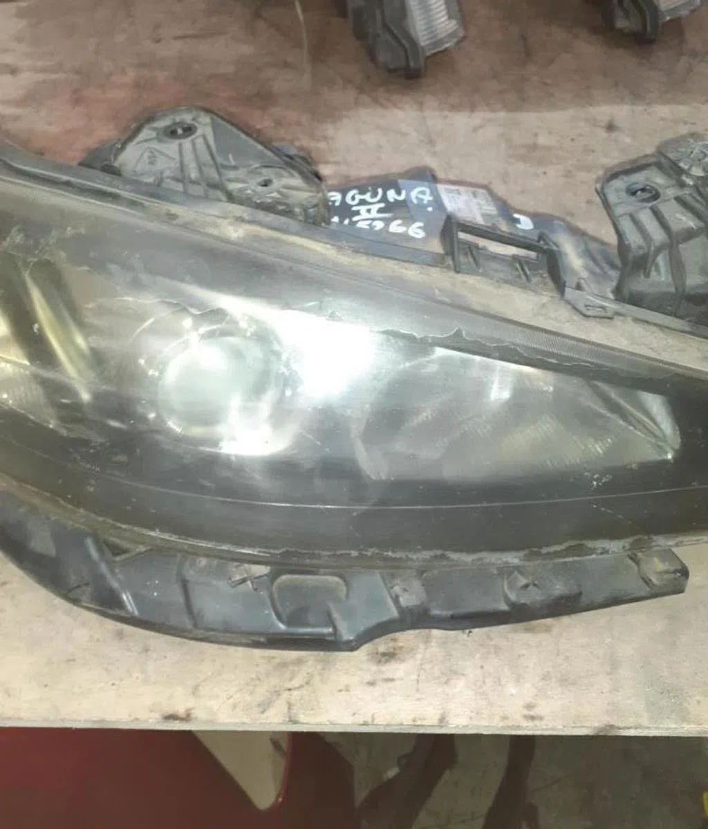 Phare droit Renault LAGUNA II (BG0-1_) 1.9 dci (bg08, bg0g) (2001-2007) occasion