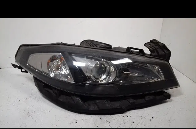 Phare droit Renault LAGUNA II (BG0-1_) 2.0 dci (bg1t) (2005-2006) occasion