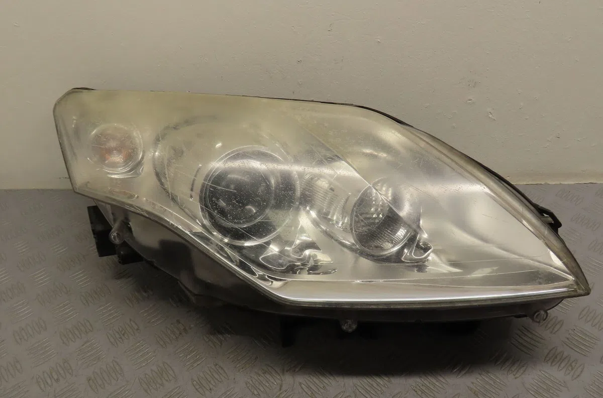Phare droit Renault LAGUNA III (BT0-1) 2.0 16v (bt05, bt0f, bt0w) (2007-2012) occasion