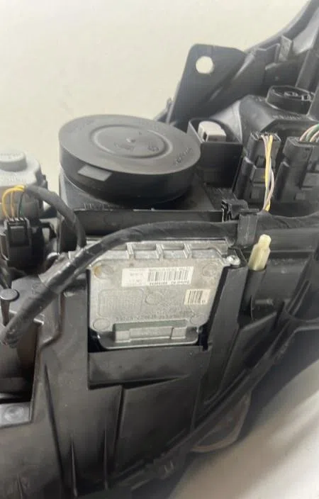 Phare droit Renault LAGUNA III (BT0-1) 2.0 dci (bt01, bt08, bt09, bt0e, bt0k, bt12, bt1c, bt1d,... (2007-2015) 5 portes 