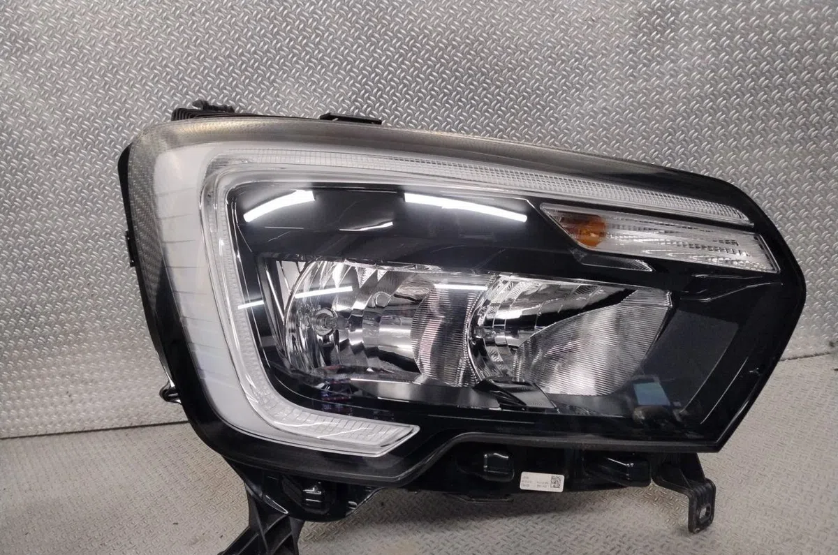 Phare droit Renault MASTER III Camion plate-forme-Châssis (EV, HV, UV) 2.3 dci 130 rwd (hv01, hv10, hv11, hv12, uv01, uv