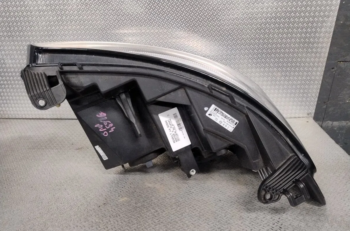Phare droit Renault MASTER III Camion plate-forme-Châssis (EV, HV, UV) 2.3 dci 130 rwd (hv01, hv10, hv11, hv12, uv01, uv