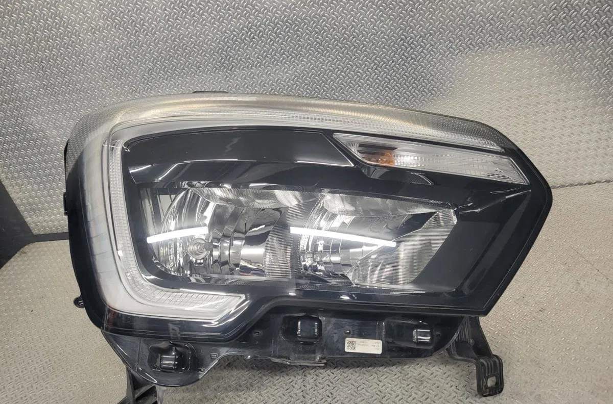 Phare droit Renault MASTER III Camion plate-forme-Châssis (EV, HV, UV) 2.3 dci 145 fwd (ev0e, ev0f, hv0e, hv0f, uv0e, uv