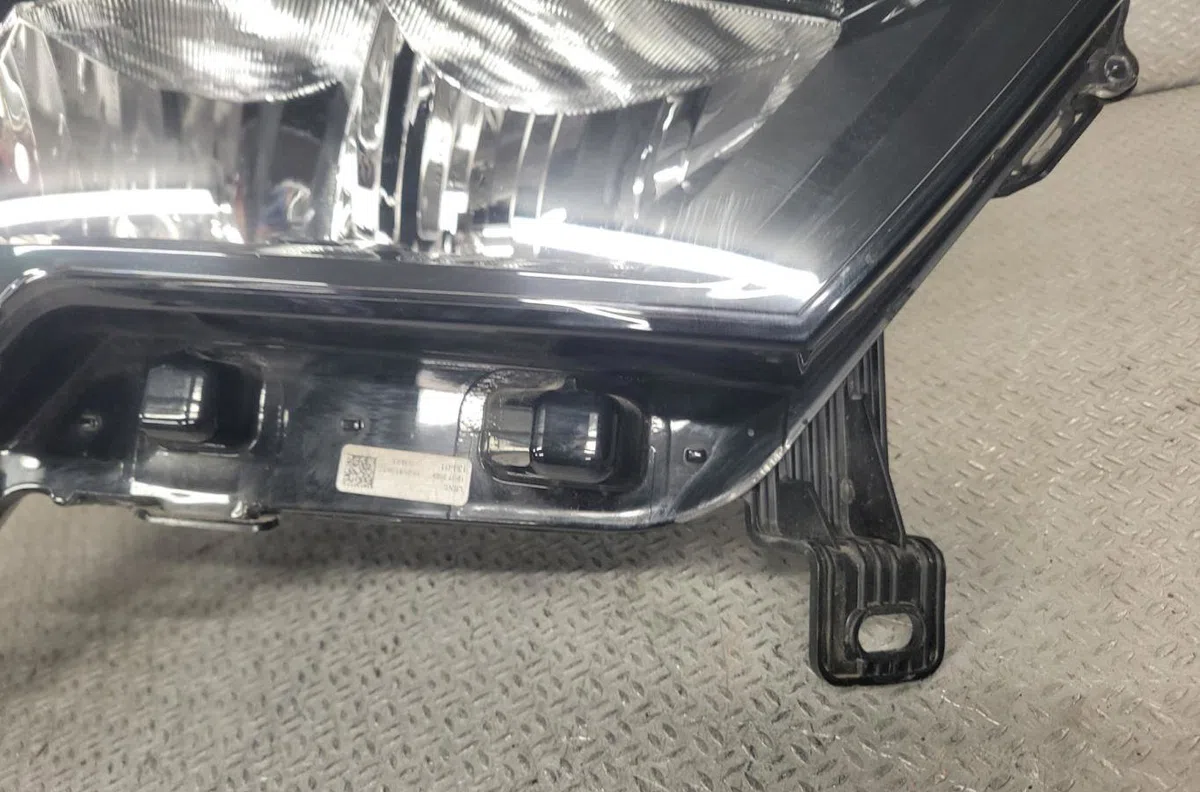 Phare droit Renault MASTER III Camion plate-forme-Châssis (EV, HV, UV) 2.3 dci 145 fwd (ev0e, ev0f, hv0e, hv0f, uv0e, uv