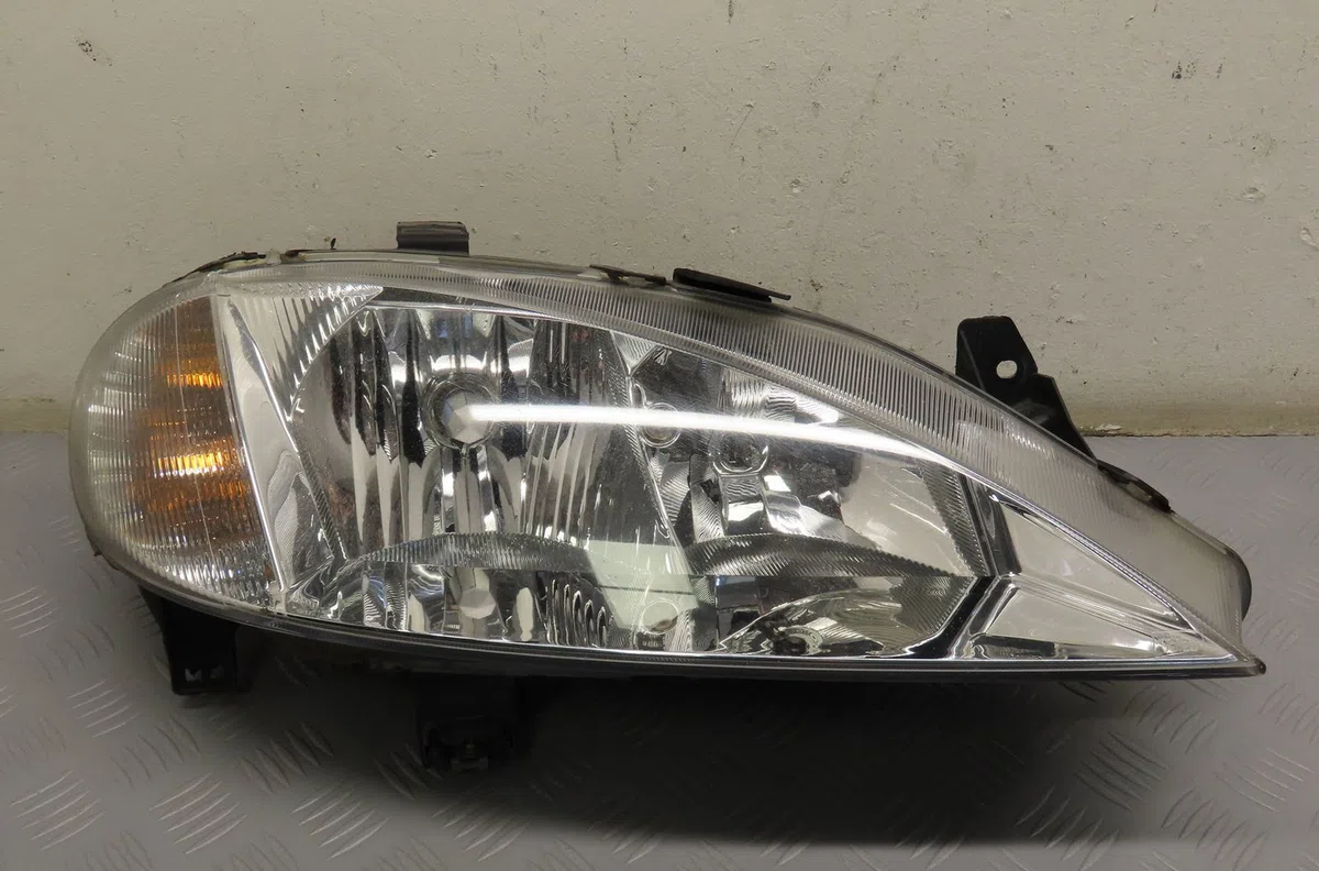 Phare droit Renault MEGANE I (BA0-1_) 1.6 16v (ba04, ba0b, ba11, ba1j, ba16, ba19, ba1k, ba1v,... (1999-2002) occasion