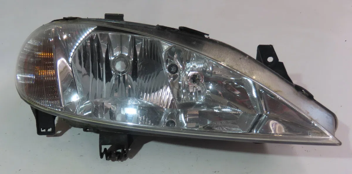 Phare droit Renault MEGANE I (BA0-1_) 1.9 dti (ba1u) (2001-2003) occasion