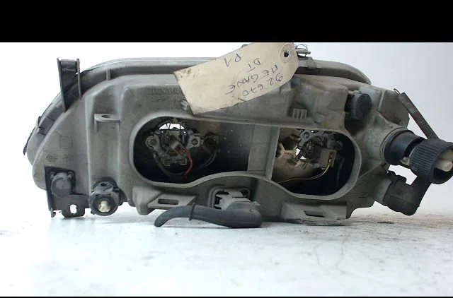 Phare droit Renault MEGANE I Coupé (DA0-1_) 1.6 e (da0f) (1996-1999) occasion