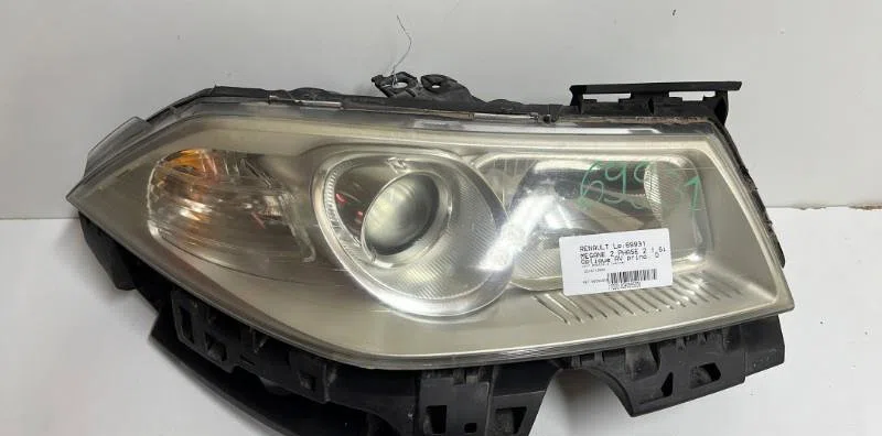 Phare droit Renault MEGANE II (BM0-1_, CM0-1_) 1.6 16v (2006-2008) occasion