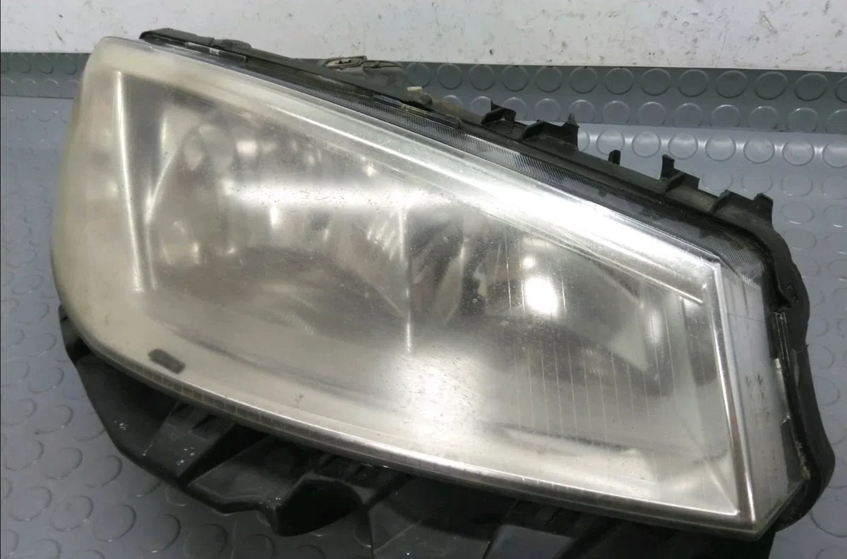 Phare droit Renault MEGANE II (BM0-1_, CM0-1_) 1.9 dci (bm0g, cm0g) (2002-2008) 5 portes occasion
