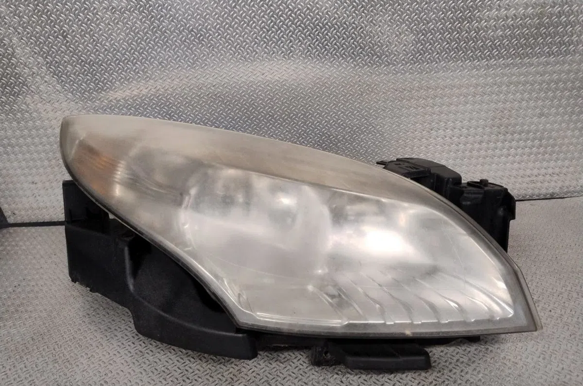 Phare droit Renault MEGANE III 3-5 portes (BZ0-1_, B3_) 1.5 dci (2009) occasion