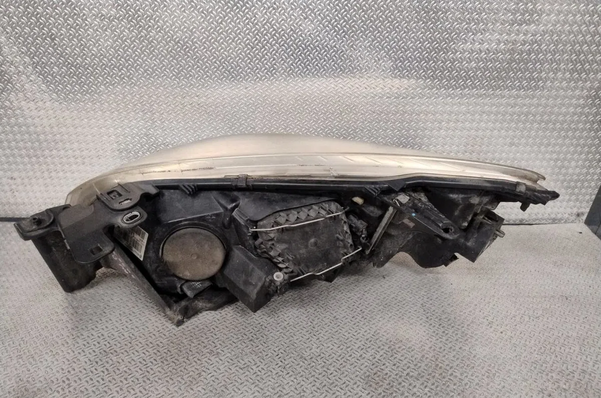 Phare droit Renault MEGANE III 3-5 portes (BZ0-1_, B3_) 1.5 dci (2009) occasion