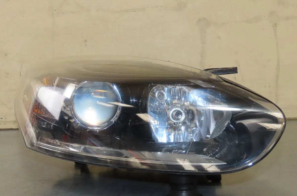 Phare droit Renault MEGANE III 3-5 portes (BZ0-1_, B3_) 1.5 dci (bz09, bz0d, bz1w, bz29, bz14) (2009) 5 portes occasion