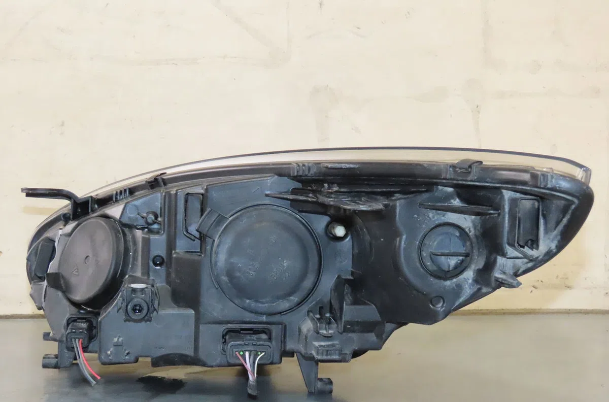 Phare droit Renault MEGANE III 3-5 portes (BZ0-1_, B3_) 1.5 dci (bz09, bz0d, bz1w, bz29, bz14) (2009) 5 portes occasion