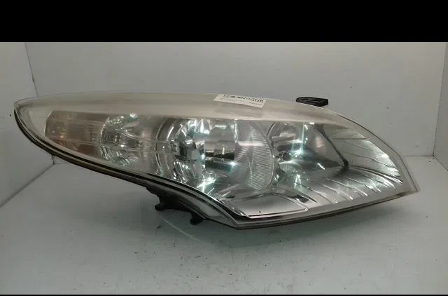 Phare droit Renault MEGANE III 3-5 portes (BZ0-1_, B3_) 2.0 dci (bz0y) (2010) occasion