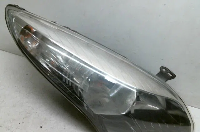 Phare droit Renault MEGANE III Grandtour (KZ0-1) 1.5 dci (kz09, kz0d, kz1g, kz29, kz14, kz1w, kz10, kz1f,... (2009) 5 po