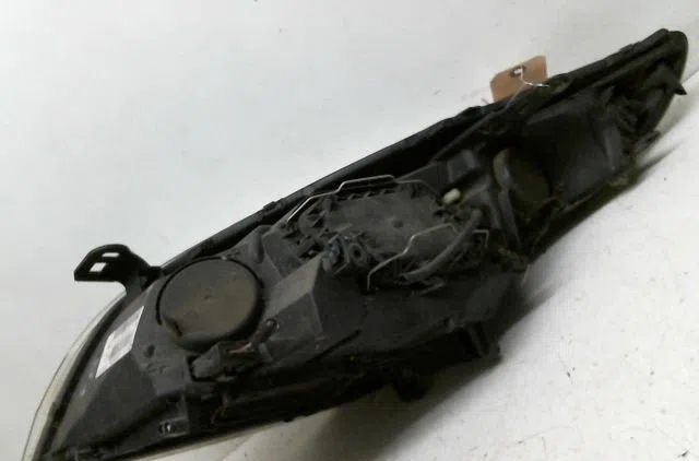 Phare droit Renault MEGANE III Grandtour (KZ0-1) 1.5 dci (kz09, kz0d, kz1g, kz29, kz14, kz1w, kz10, kz1f,... (2009) 5 po