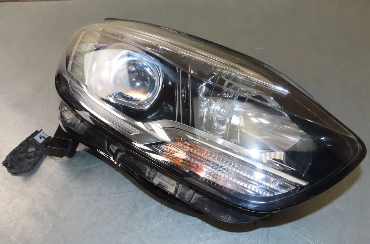 Phare droit Renault SCÉNIC IV (J9_) 1.7 blue dci 120 (j9a7, j9a8) (2018) occasion