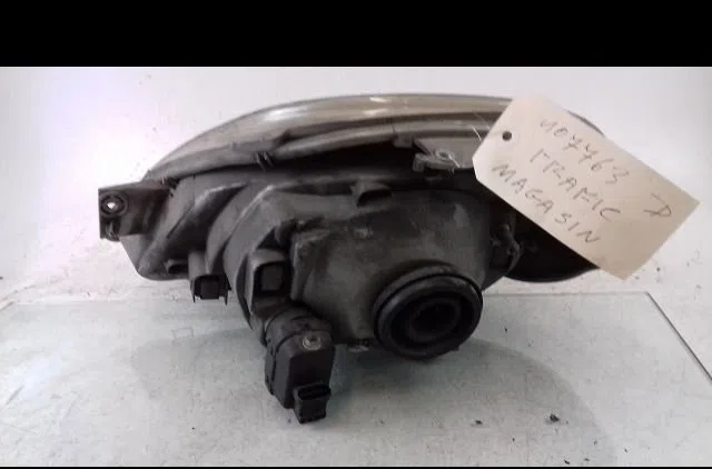 Phare droit Renault TRAFIC II Camionnette (FL) 1.9 dci 100 (fl0c) (2001-2006) occasion