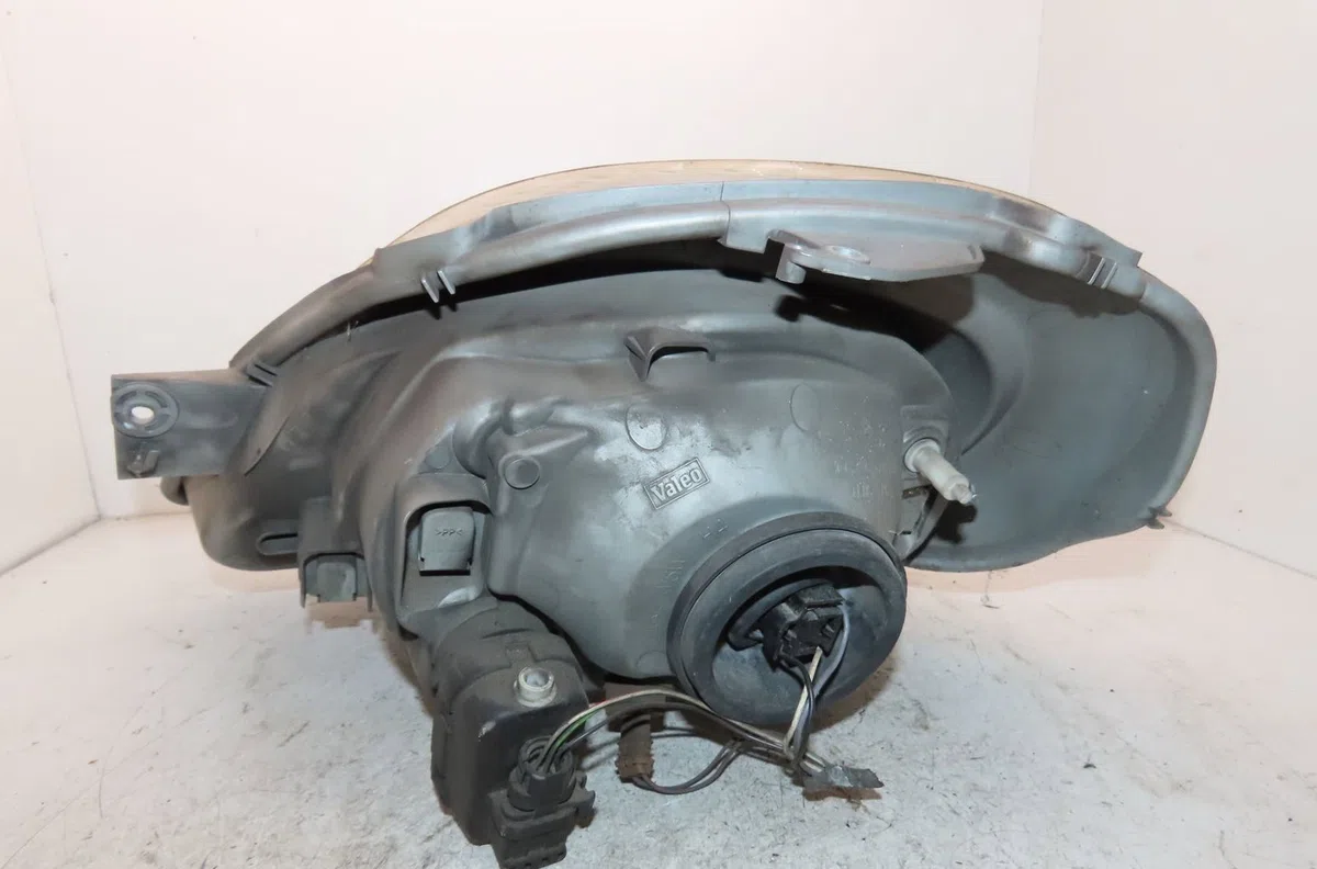 Phare droit Renault TRAFIC II Camionnette (FL) 1.9 dci 80 (fl0b) (2001-2006) occasion