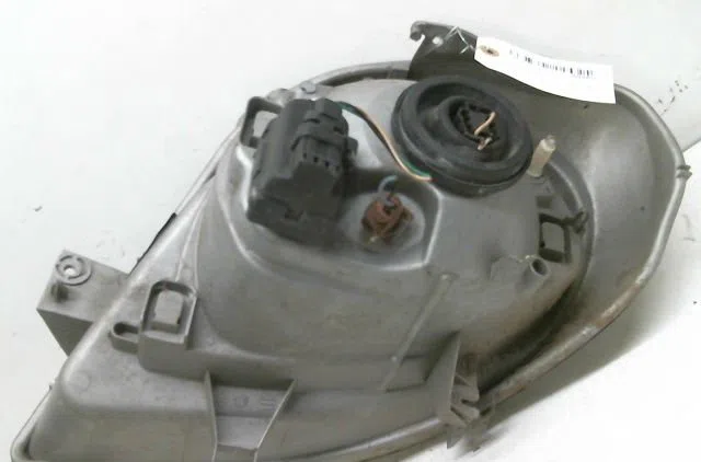 Phare droit Renault TRAFIC II Camionnette (FL) 1.9 dci 80 (fl0b) (2001-2006) occasion