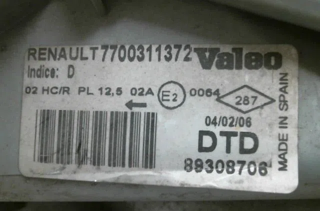 Phare droit Renault TRAFIC II Camionnette (FL) 1.9 dci 80 (fl0b) (2001-2006) occasion