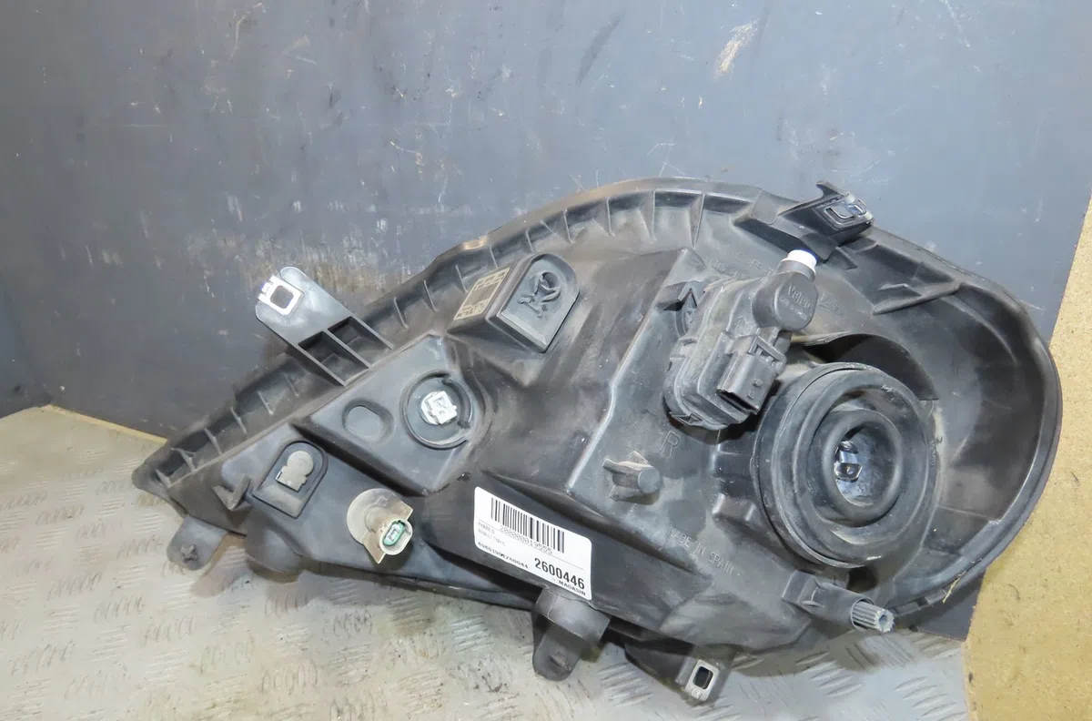 Phare droit Renault TRAFIC II Camionnette (FL) 2.0 dci 115 (fl01, fl0u) (2006) occasion