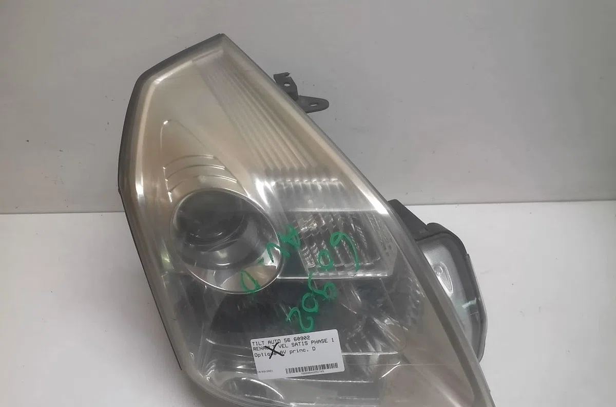 Phare droit Renault VEL SATIS (BJ0_) 2.2 dci (bj0e, bj0f) (2002-2009) 5 portes occasion