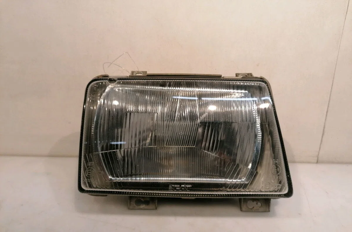 Phare droit Seat IBIZA I (21A) 1.2 (1984-1993) occasion