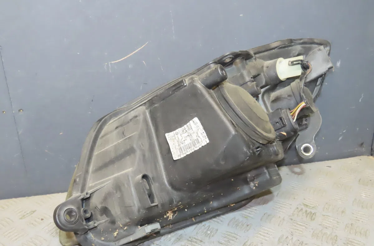 Phare droit Skoda FABIA II Combi (545) 1.9 tdi (2007-2010) occasion