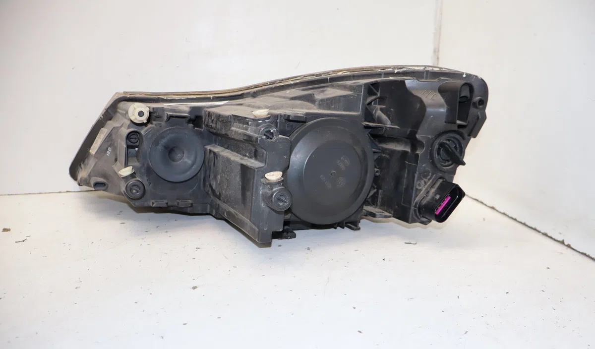 Phare droit Skoda OCTAVIA II Combi (1Z5) 1.6 tdi (2009-2013) occasion