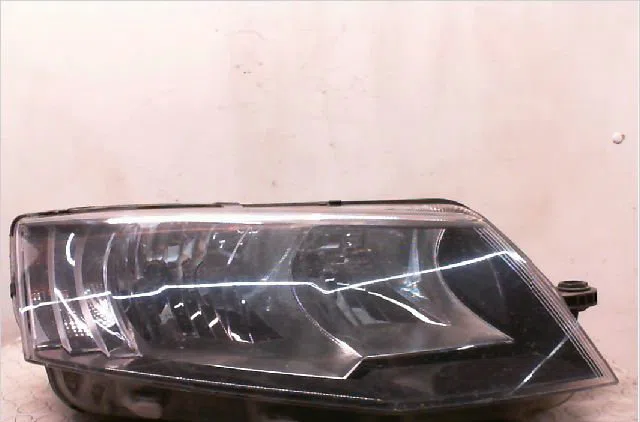 Phare droit Skoda OCTAVIA III (5E3, NL3, NR3) 1.6 tdi (2012-2015) occasion