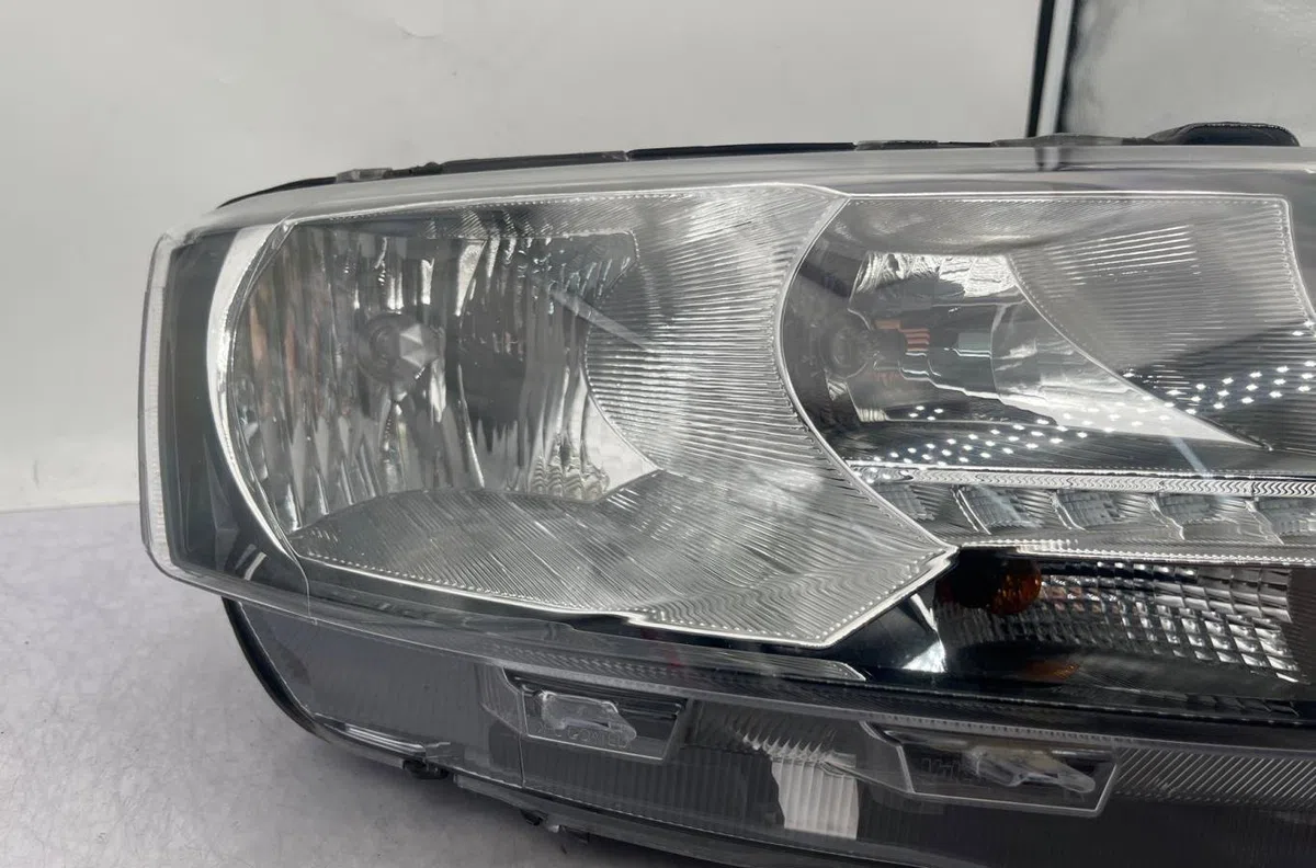 Phare droit SKODA RAPID SPACEBACK PHASE 2 occasion