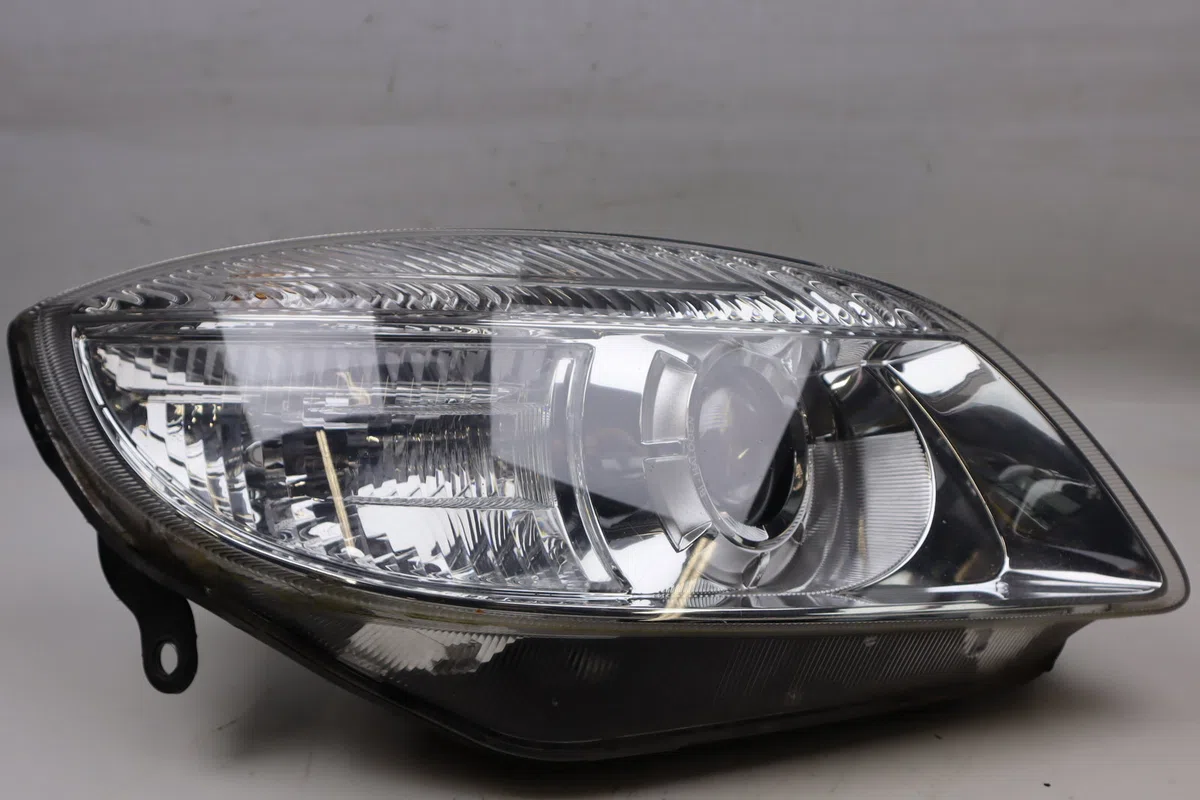 Phare droit Skoda ROOMSTER (5J7) 1.4 (2006-2015) occasion