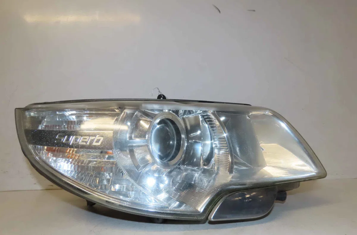 Phare droit SKODA SUPERB II occasion