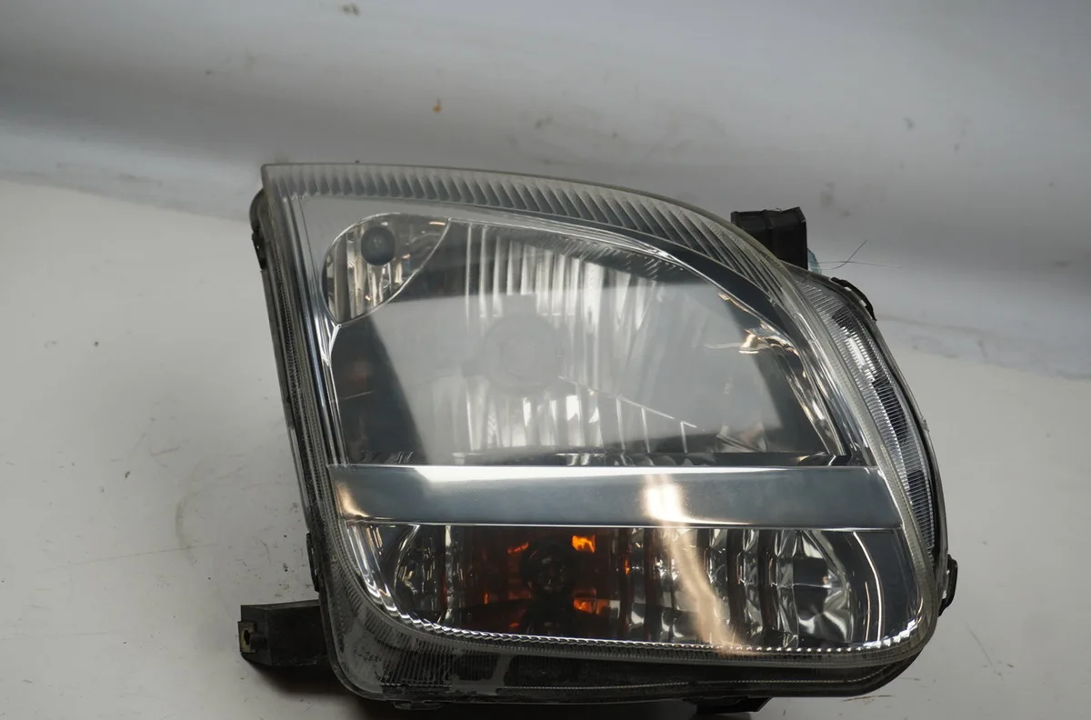 Phare droit Suzuki IGNIS II (MH) 1.5 4x4 (rm415) (2003) occasion