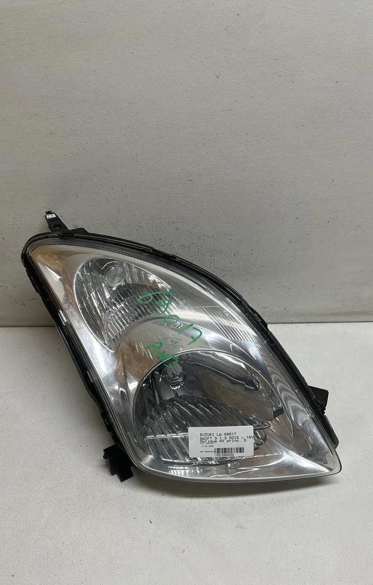 Phare droit Suzuki SWIFT III (MZ, EZ) 1.3 ddis (rs 413d) (2005) occasion