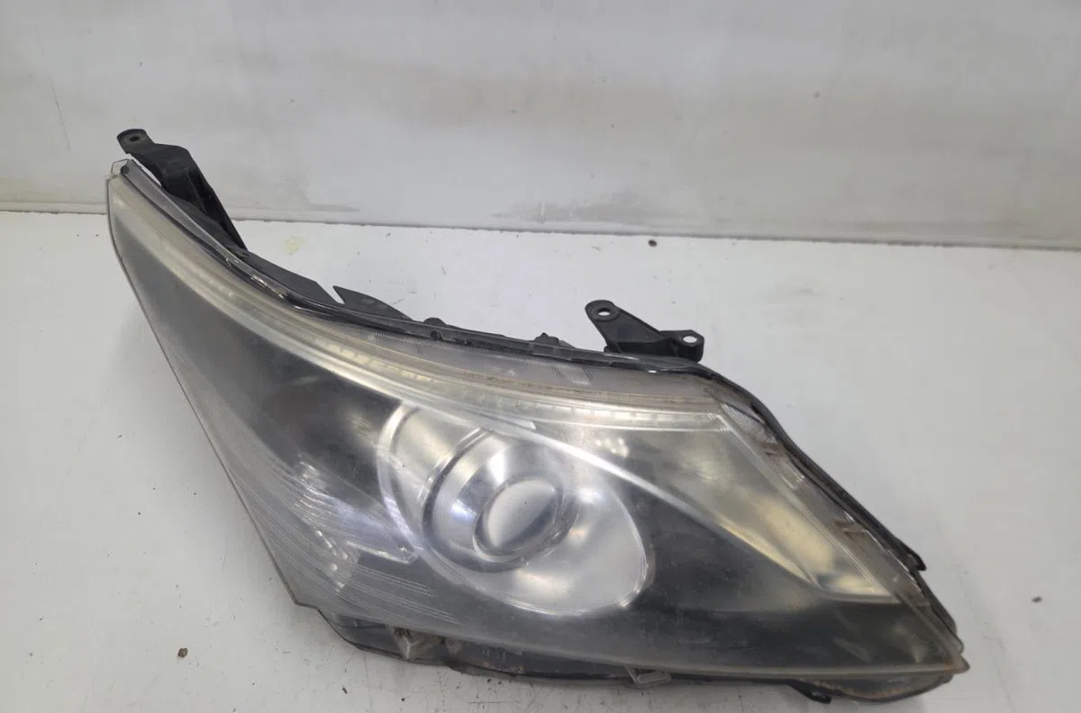 Phare droit TOYOTA AVENSIS 3 PHASE 2 BREAK occasion