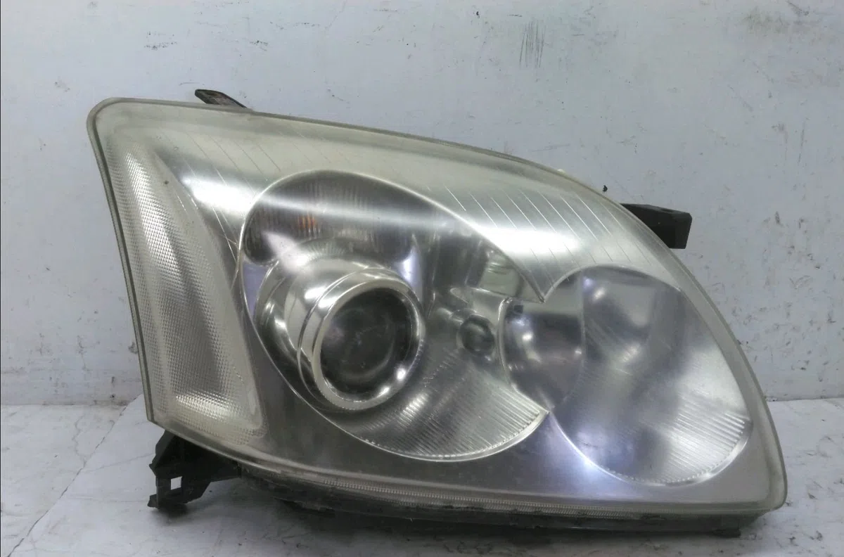 Phare droit Toyota AVENSIS Break (_T25_) 2.0 d-4d (cdt250_) (2003-2008) occasion