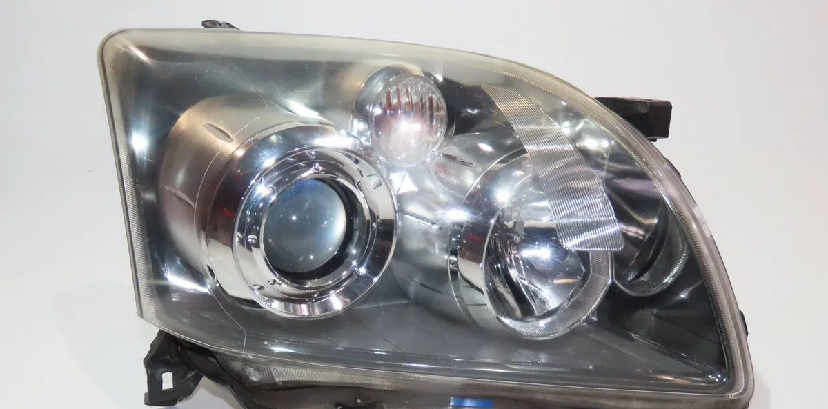 Phare droit Toyota AVENSIS Break (_T27_) 2.0 d-4d (adt270_) (2011-2018) occasion