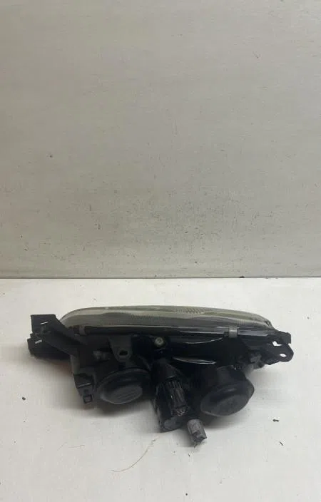 Phare droit Toyota AVENSIS (_T22_) 1.8 (at221_) (1997-2000) occasion