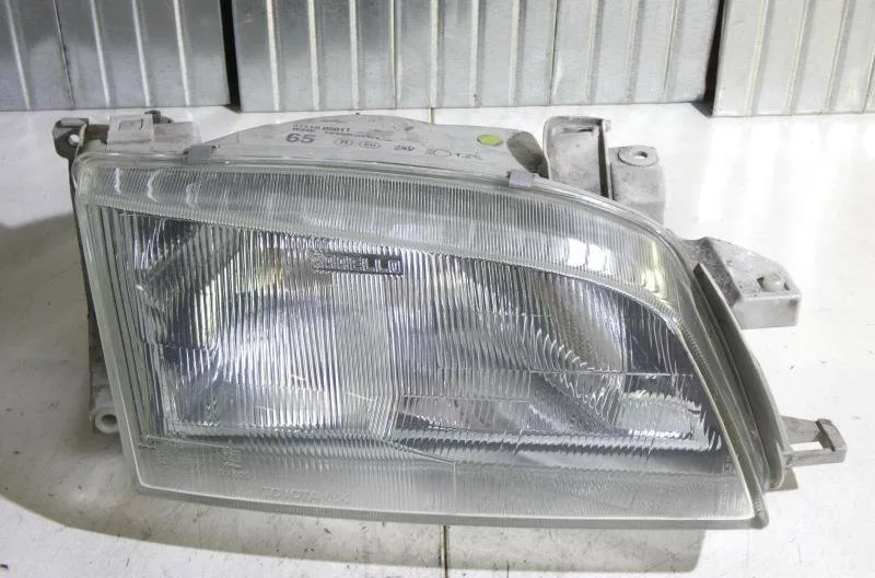 Phare droit TOYOTA CARINA 1 occasion