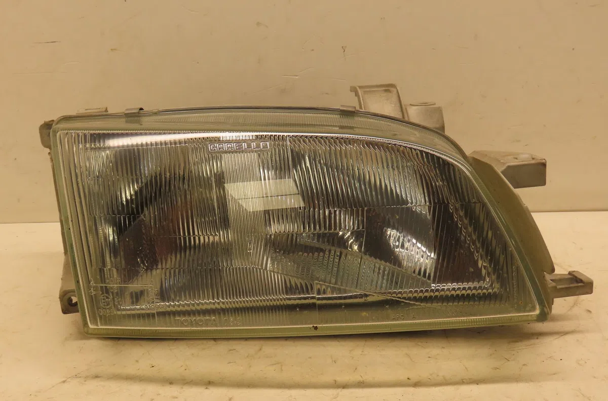 Phare droit Toyota CARINA E VI (_T19_) 2.0 td (ct190) (1996-1997) occasion
