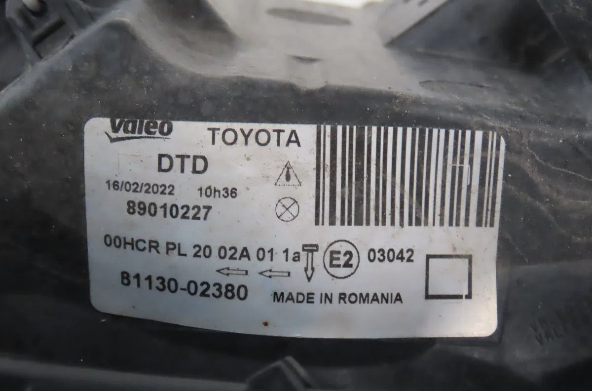 Phare droit Toyota COROLLA (_E12_) 1.4 d (nde120_) (2004-2007) 5 portes occasion
