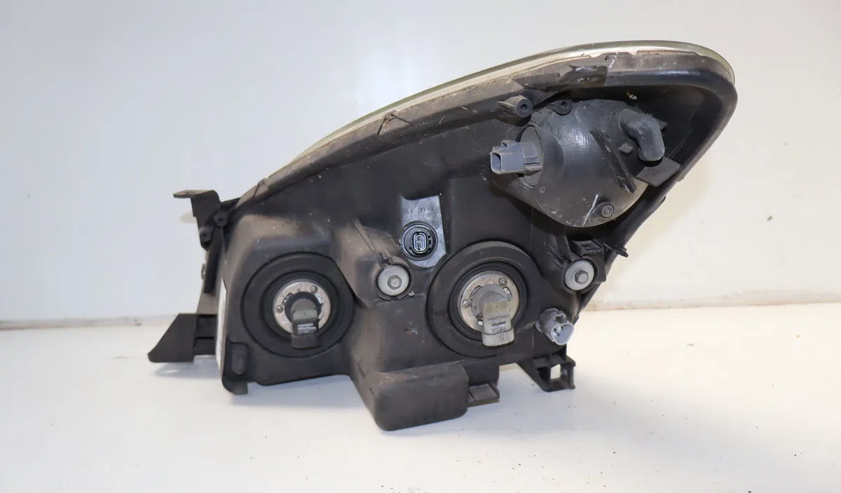 Phare droit Toyota COROLLA Verso (ZER_, ZZE12_, R1_) 2.2 d-4d (aur10_) (2005-2009) 5 portes occasion