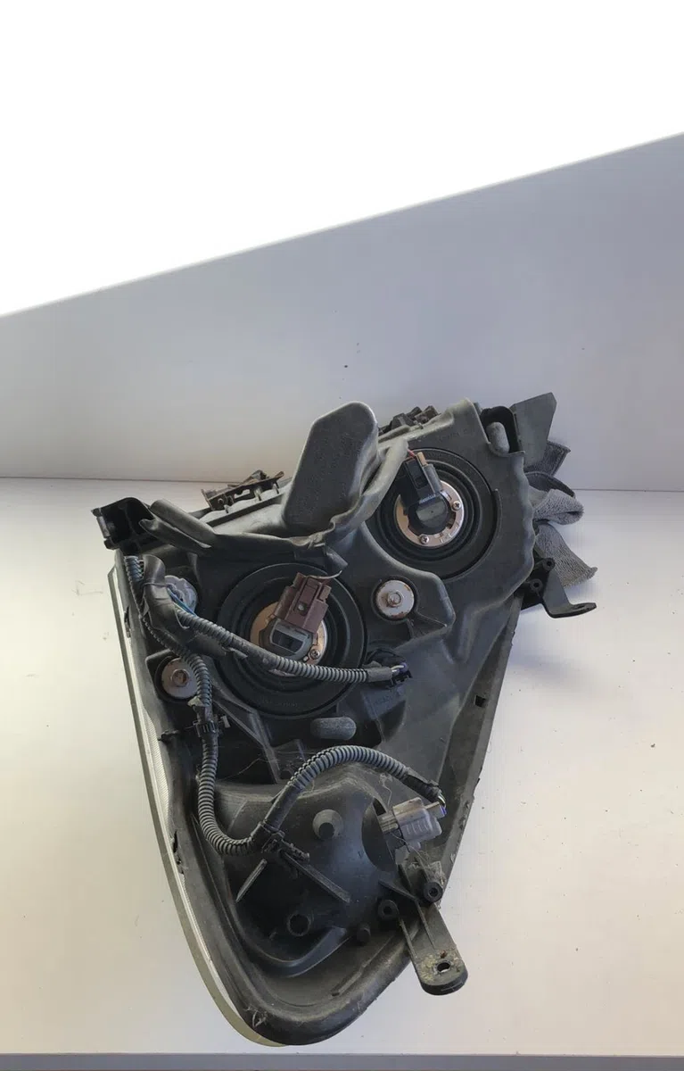 Phare droit Toyota COROLLA Verso (ZER_, ZZE12_, R1_) 2.2 d-4d (aur10_) (2005-2009) occasion