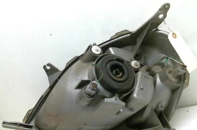Phare droit Toyota YARIS (_P1_) 1.3 (ncp10_, scp12_) (1999-2005) occasion
