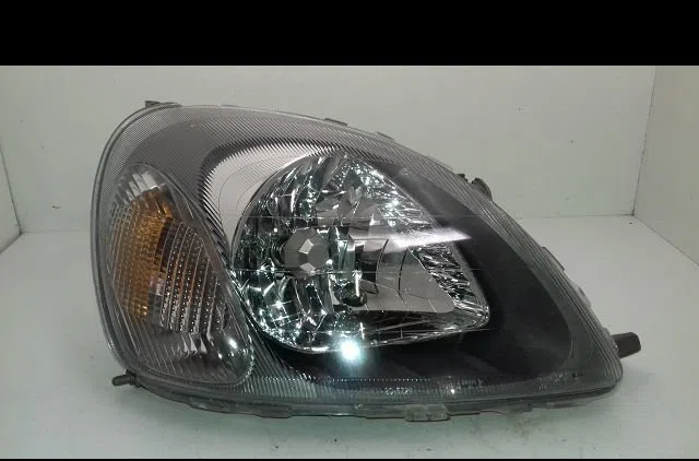 Phare droit Toyota YARIS (_P1_) 1.3 (ncp10_, scp12_) (1999-2005) occasion